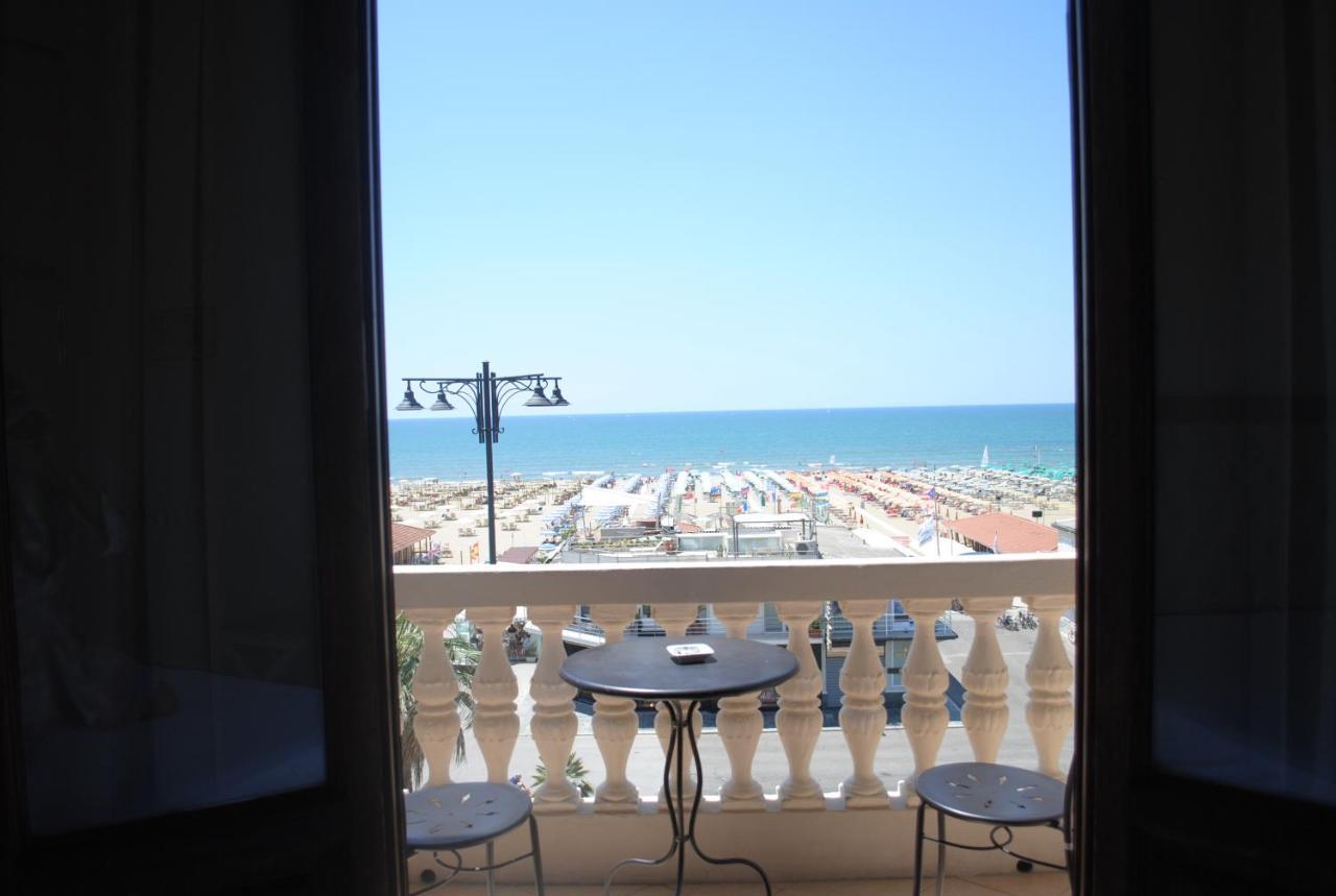 Villa Tina Hotel Виареджо Экстерьер фото