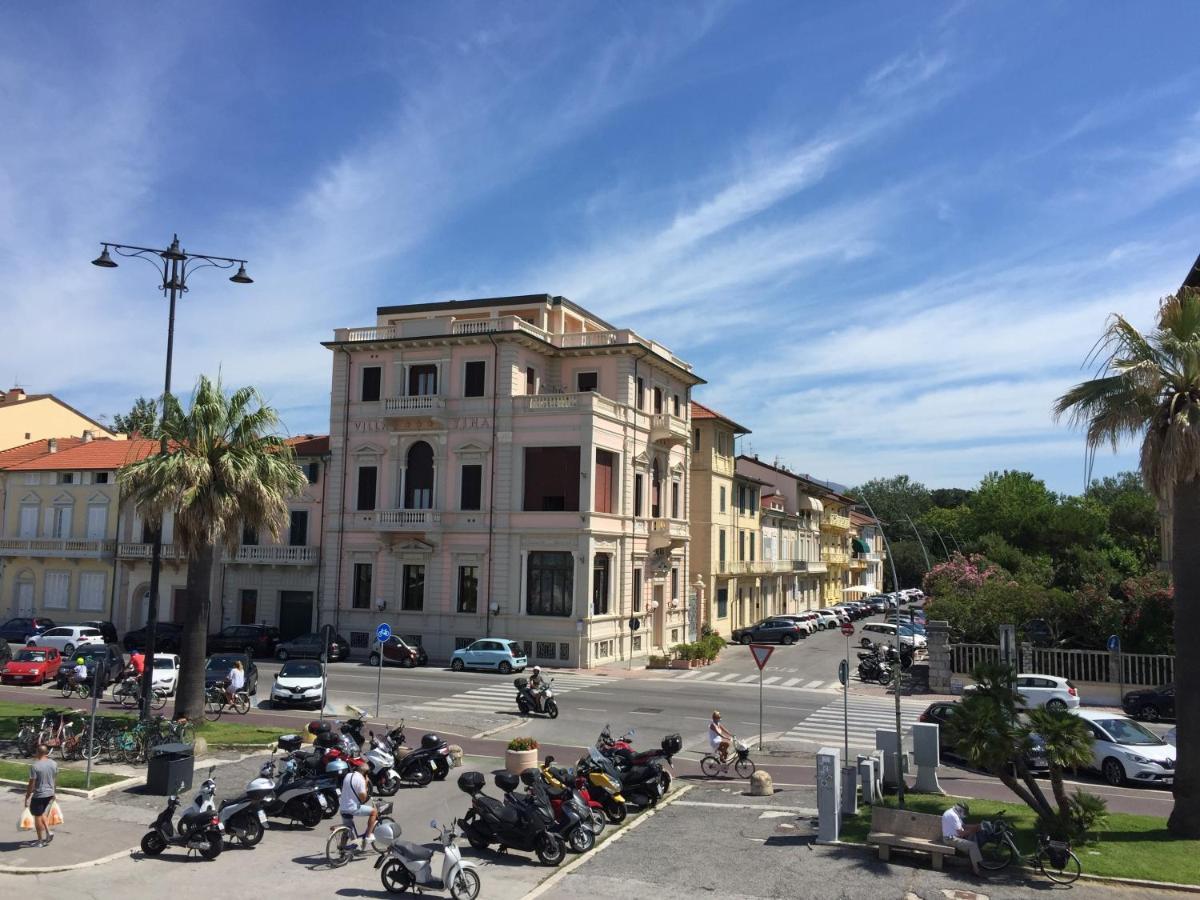Villa Tina Hotel Виареджо Экстерьер фото