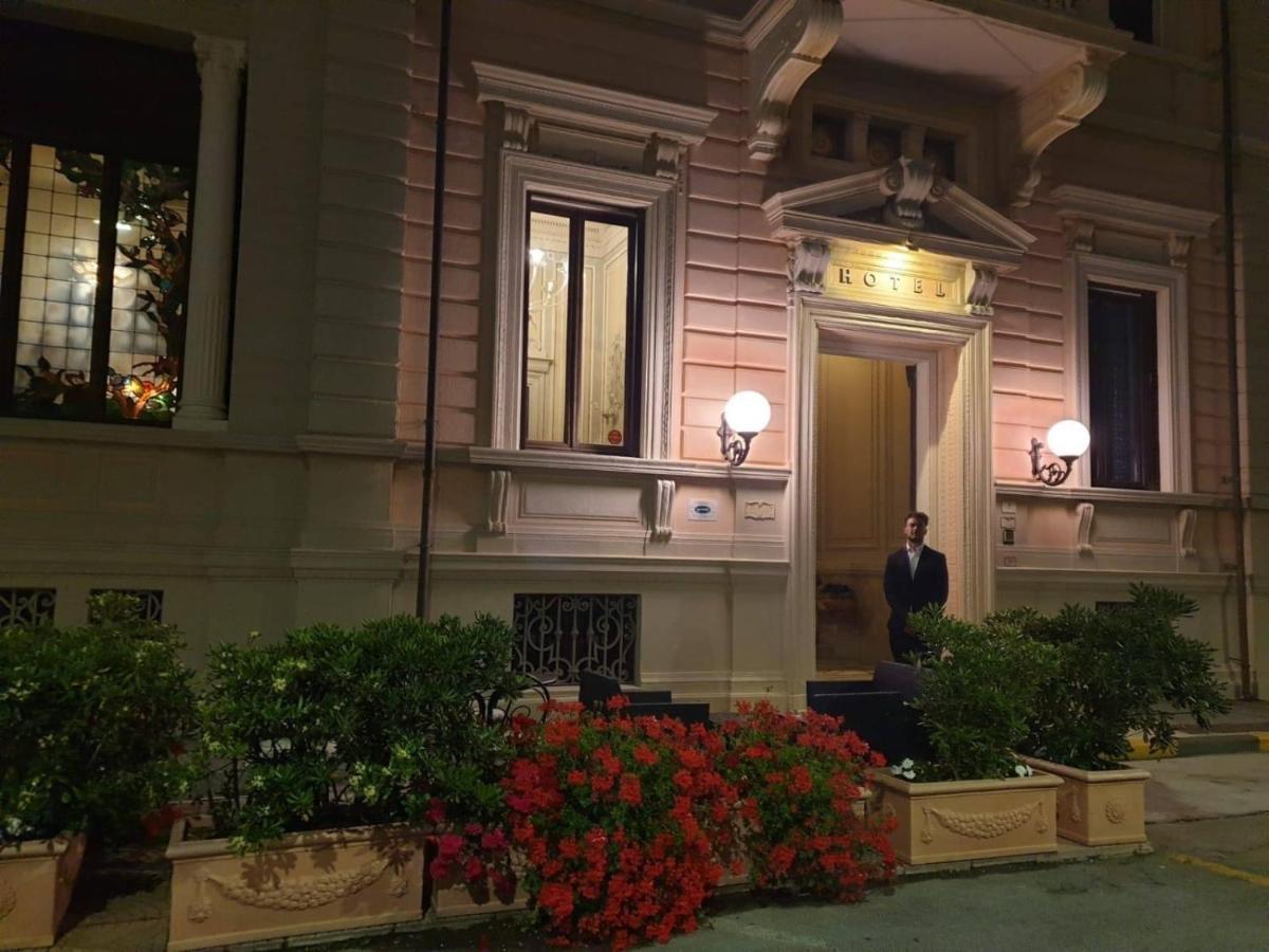 Villa Tina Hotel Виареджо Экстерьер фото