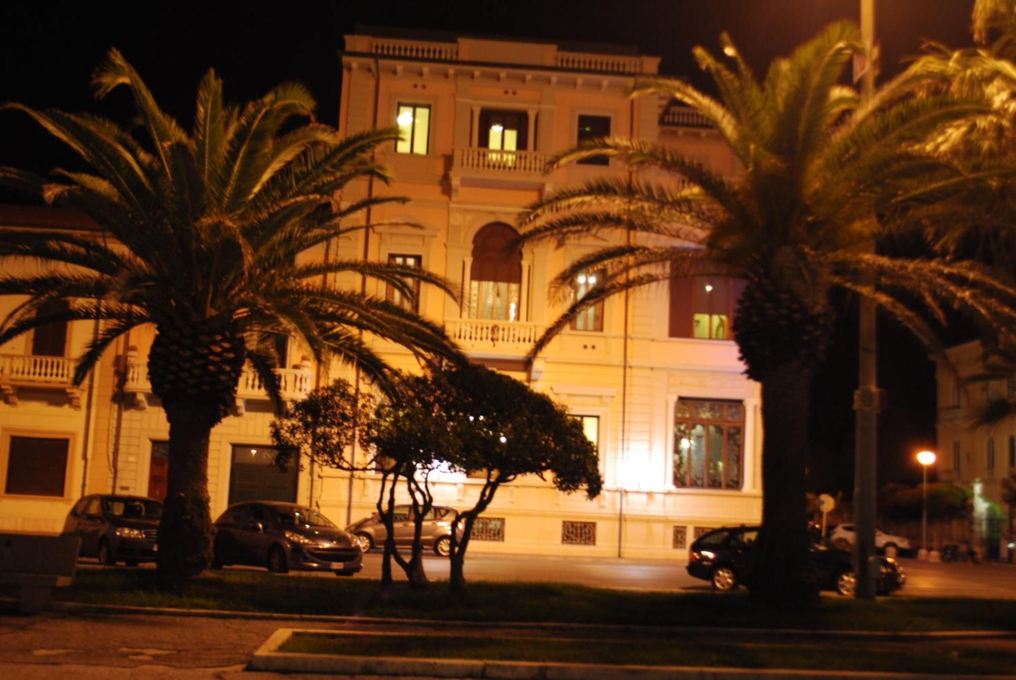 Villa Tina Hotel Виареджо Экстерьер фото