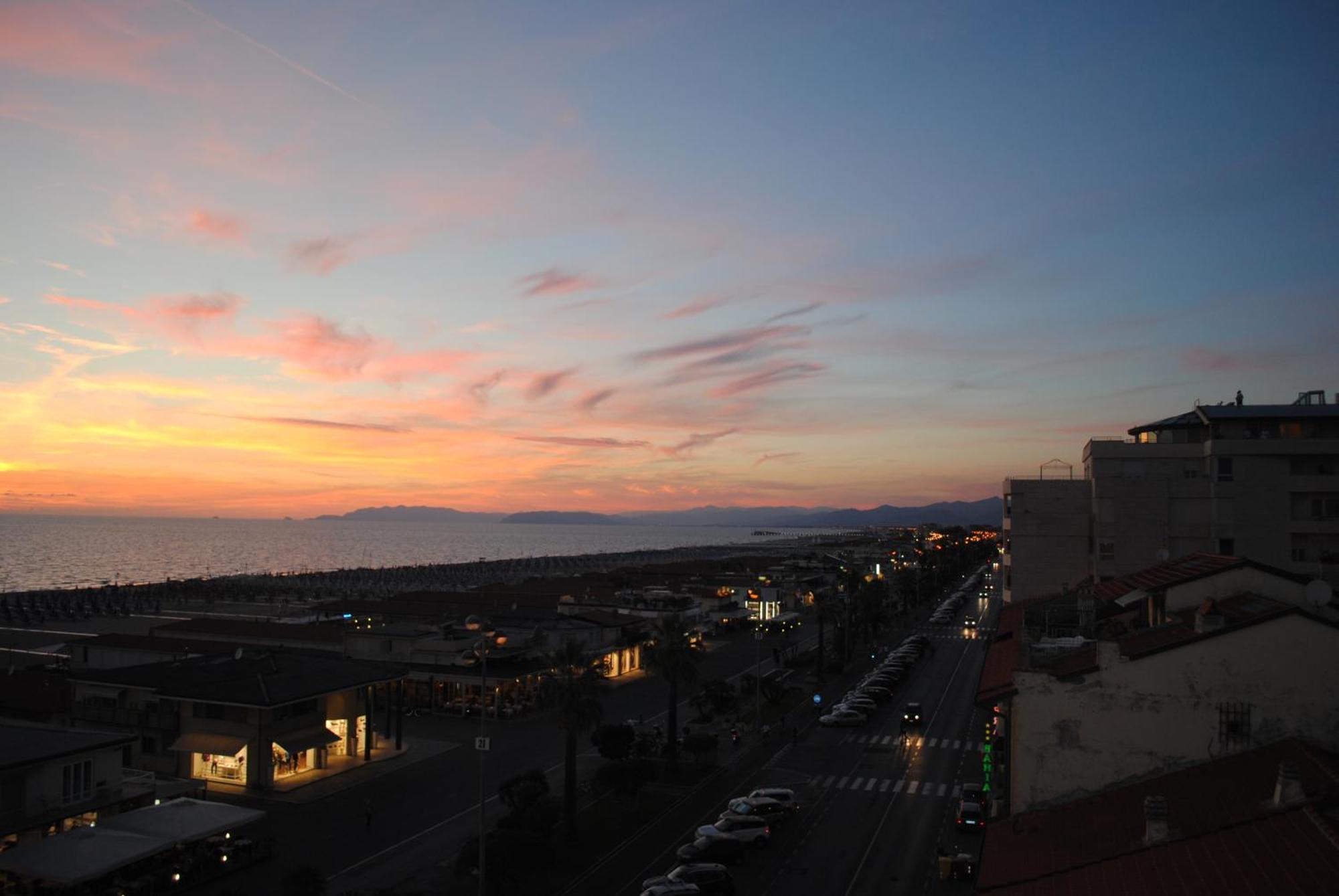 Villa Tina Hotel Виареджо Экстерьер фото